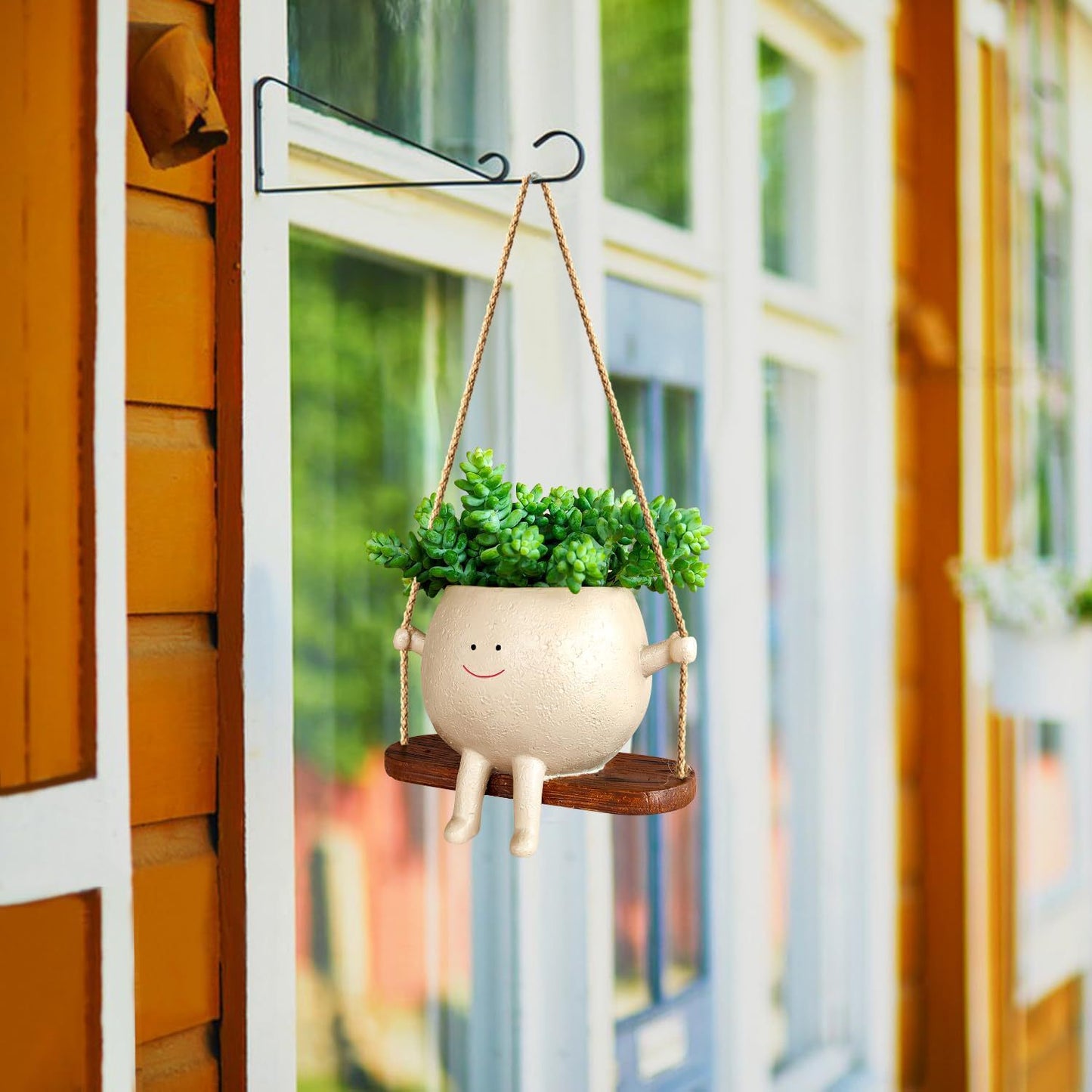 🌿 Swing Face Hanging Planter Pot